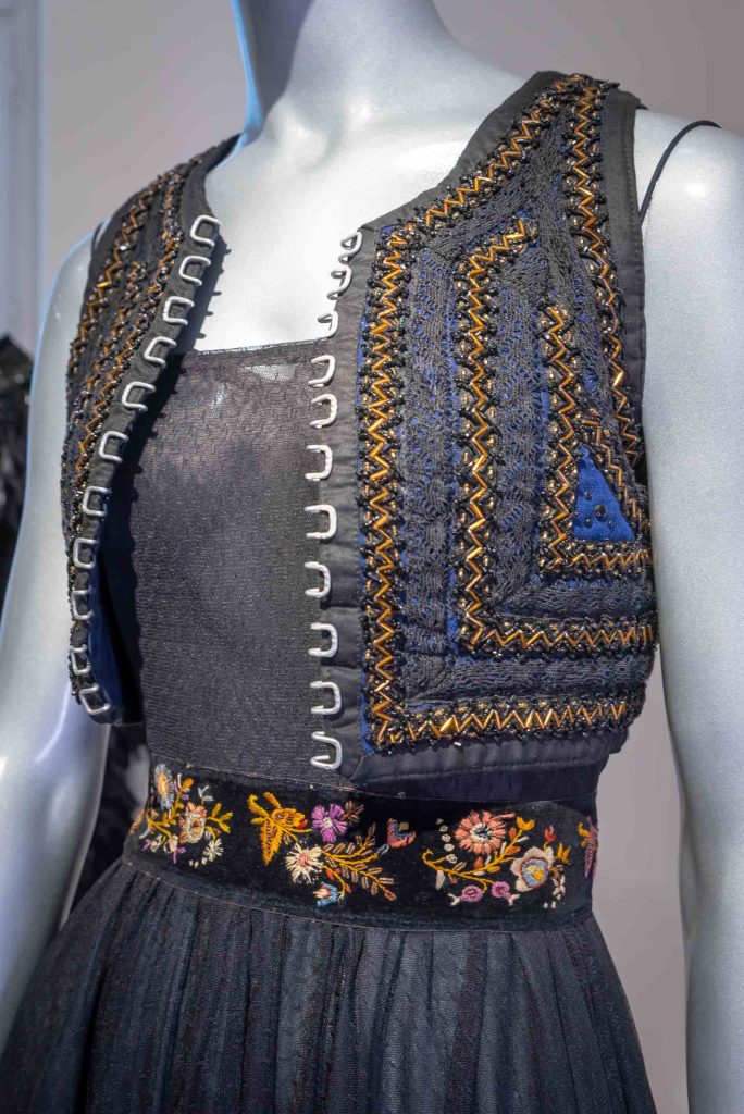 Esterházy-kastély kiállítás Fertőd program divatkiállítás